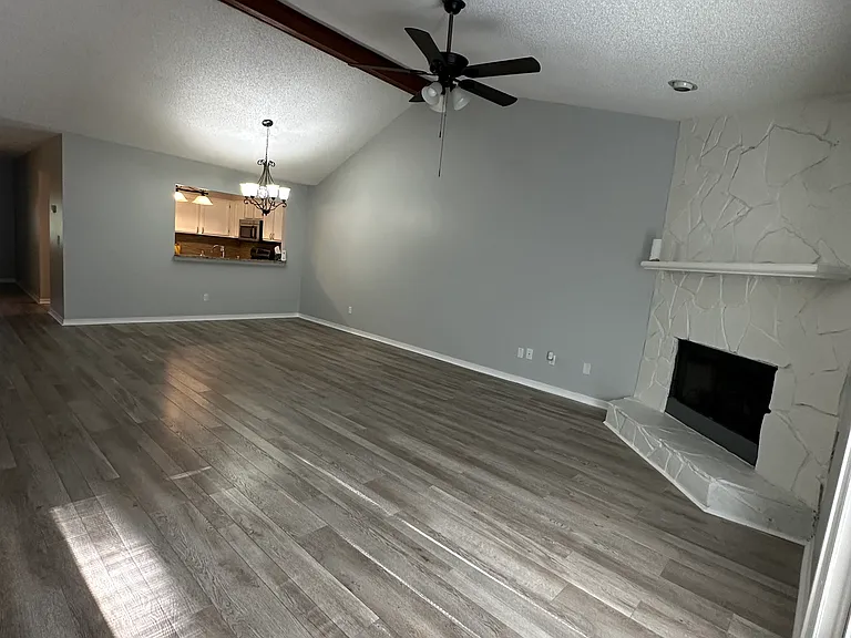 2152 Derringer Cir W — Photo 2