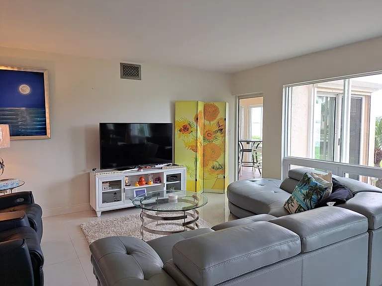 1 Colony Point Dr — Photo 30