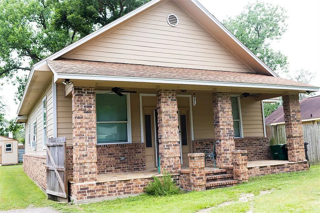 3 bed, 2.0 bath, 1698 sqft, $1,800 — Photo 2