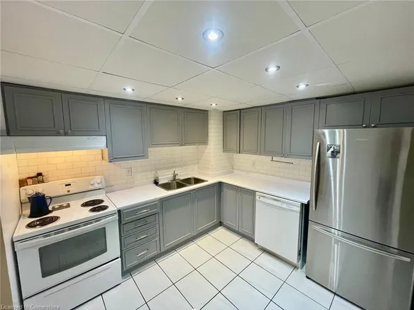 155 Hillcrest Ave #2114, Mississauga, ON L5B 3Z2