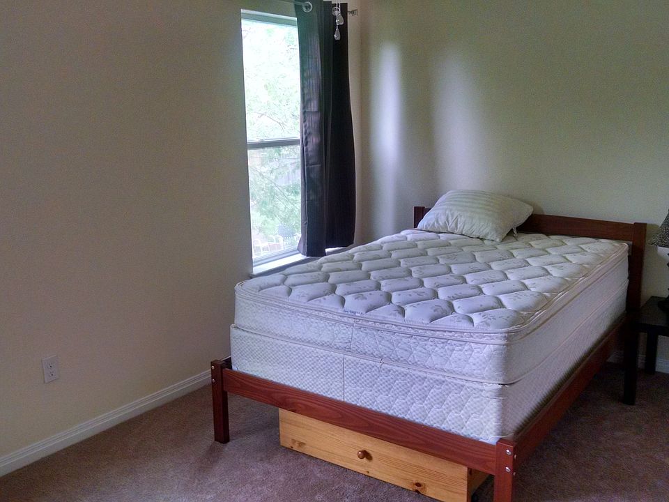 1st image of 805 Cambridge Dr