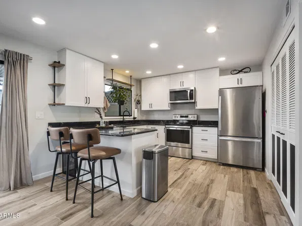 4448 E BELLEVIEW Street, Phoenix, AZ 85008