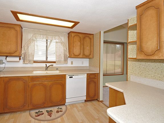 5th image of 1427 33rd Avenue Ct SW