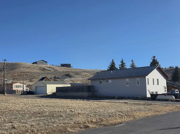 107 Hough St, Dubois, WY 82513