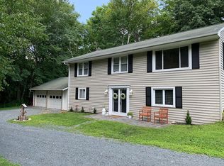203 Dearstyne Rd, Troy, NY 12180