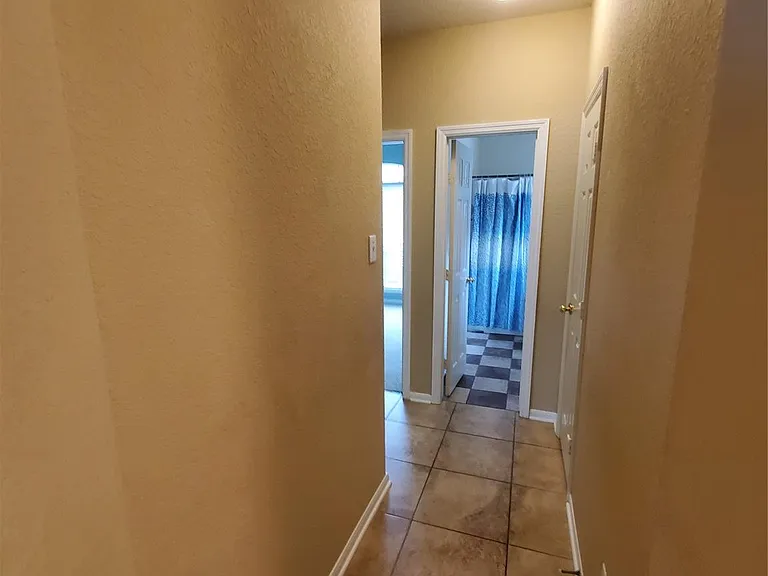 2715 Falling Forest Ct — Photo 8