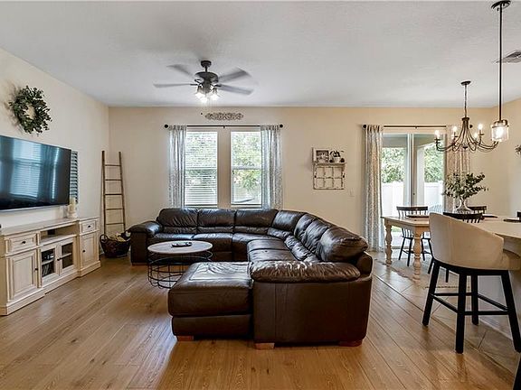 3rd image of 409 Rock Springs Cir