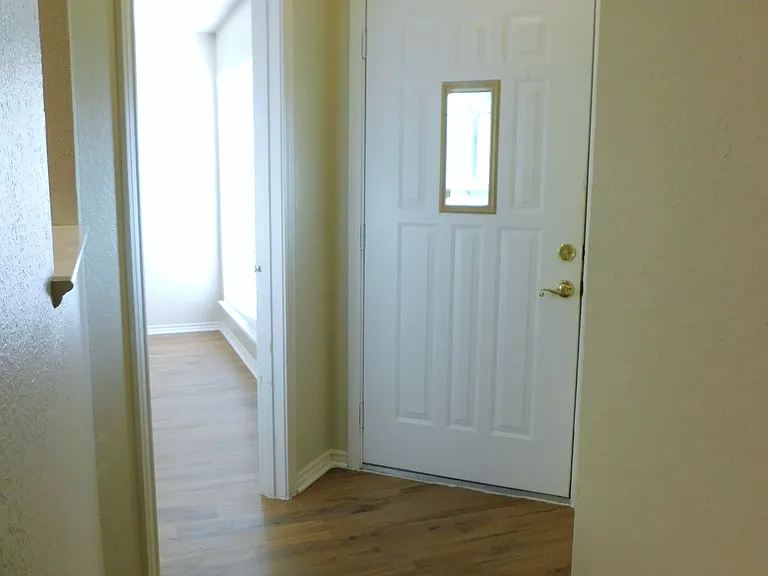 3109 N Bell Ave — Photo 4