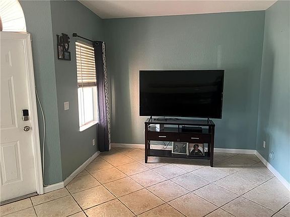 4th image of 805 N Santa Catalina Cir