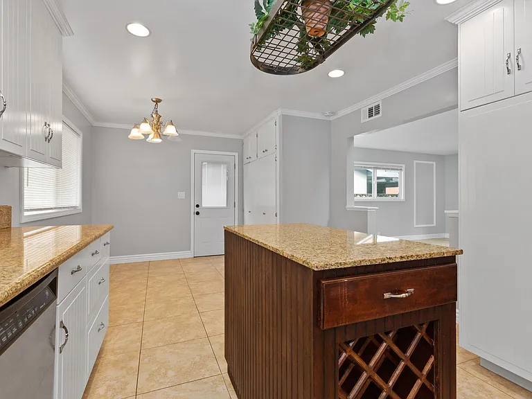 831 E Hoover Ave — Photo 6