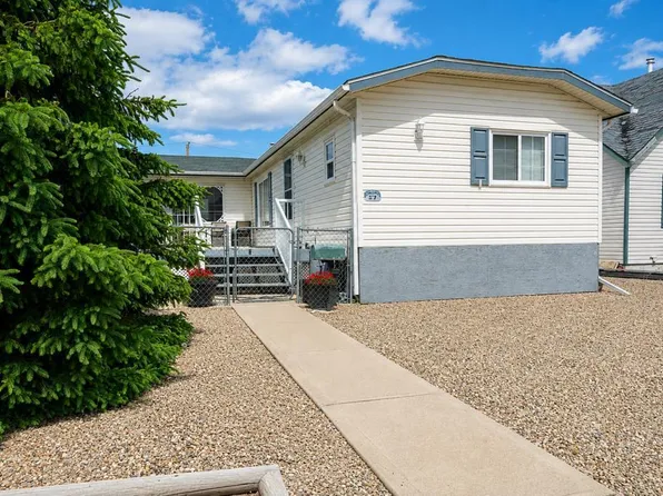 217 E 4th St NW, Redcliff, AB T0J 2P2