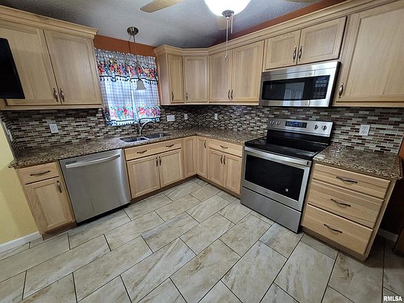 4th image of 110 Woodland Dr