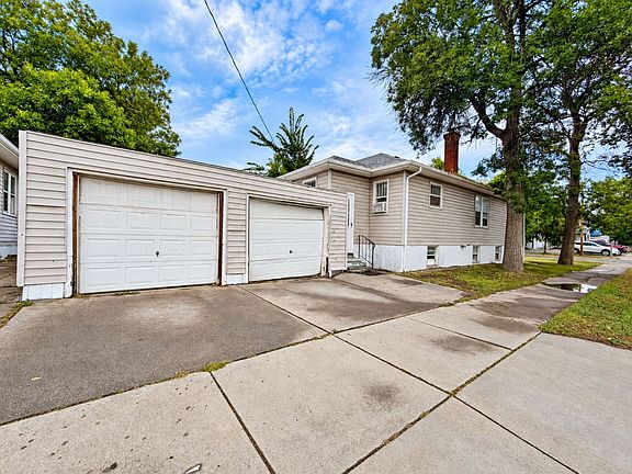 2nd image of 824 6th Ave S