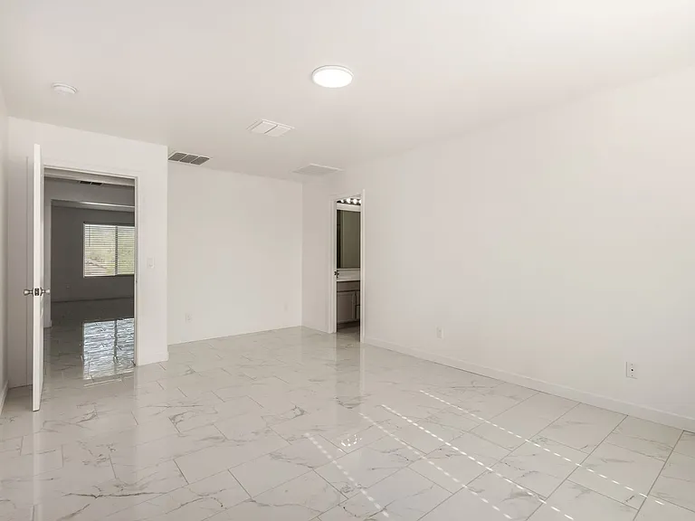 24409 W Sheraton Ln — Photo 18
