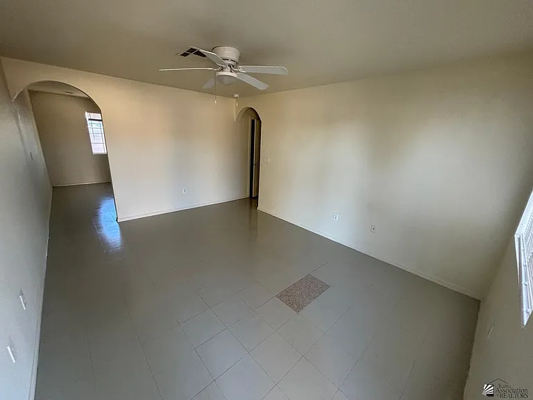 116 E Cactus St — Photo 2