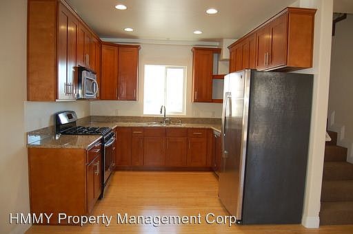 2nd image of 1220 N Sycamore Ave