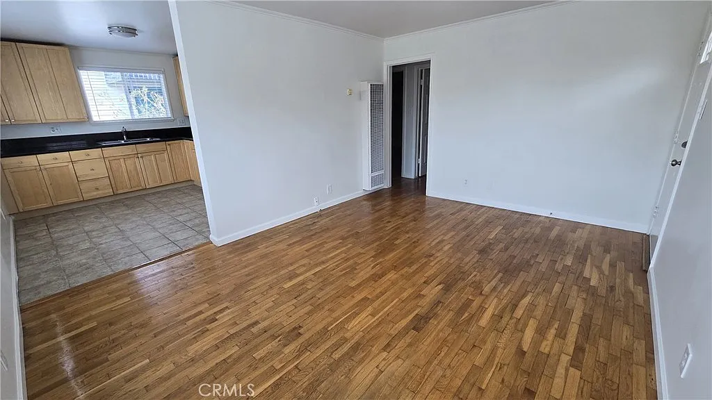 2 bed, 720 sqft, $3,300 — Photo 4