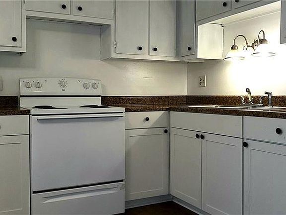 4th image of 11 Carriage Ct