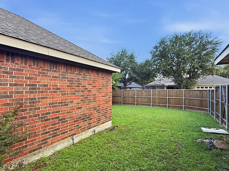 1632 Balboa Ln — Photo 18