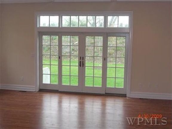 4th image of 18 Hilltop Dr