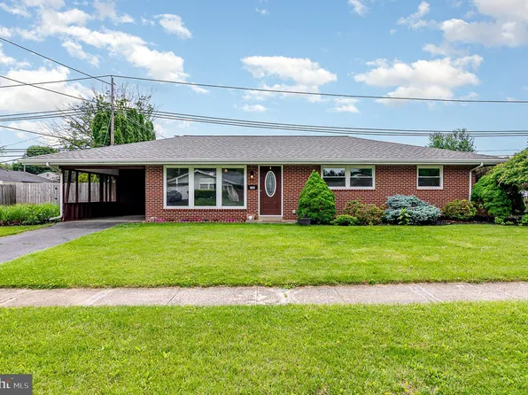 136 Winston Dr, Mechanicsburg, PA 17055