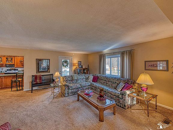 4th image of 15127 Woodland Dr