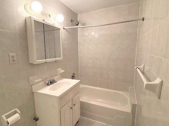 4th image of 308 W 89th St APT 2A
