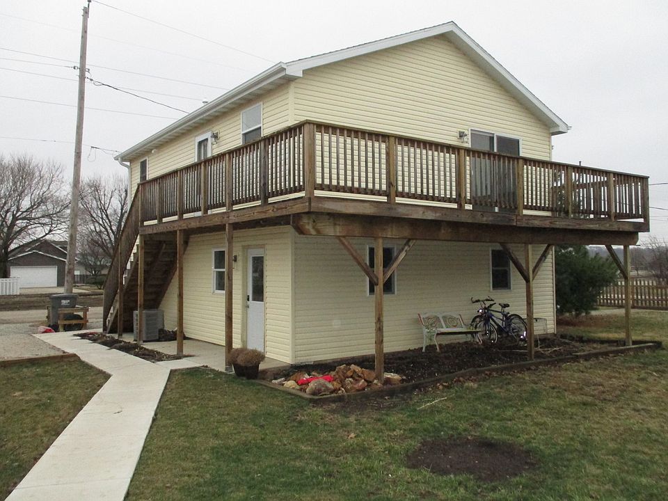 1st image of 220 E Railroad Ave