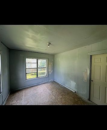 2nd image of 218 W San Saba St