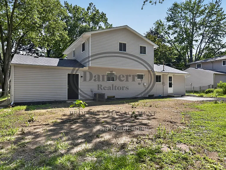 6946 Kinsman Dr — Photo 37