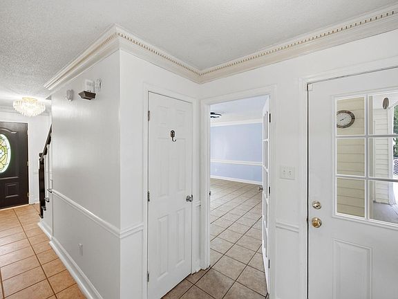 3rd image of 1215 Craddock Way