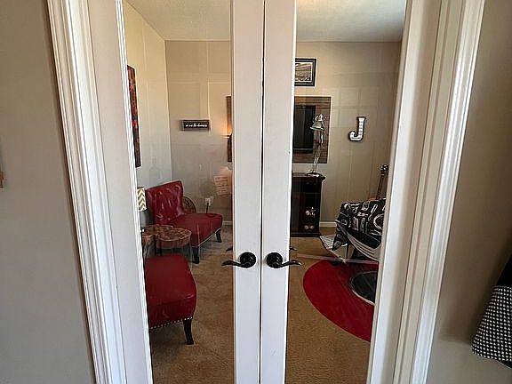 3rd image of 283 Saint Regis Dr