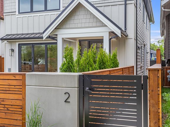 4th image of 2258 Napier St #2