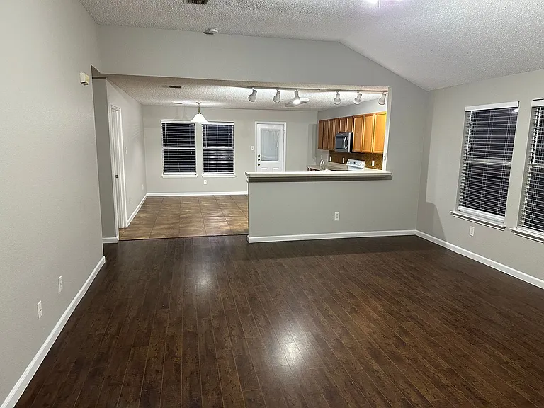 9328 Goldenview Dr — Photo 3
