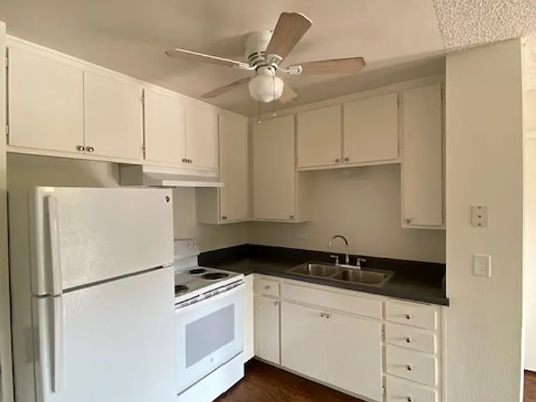 Vista Capri Apartments in Kearny Mesa — Photo 8