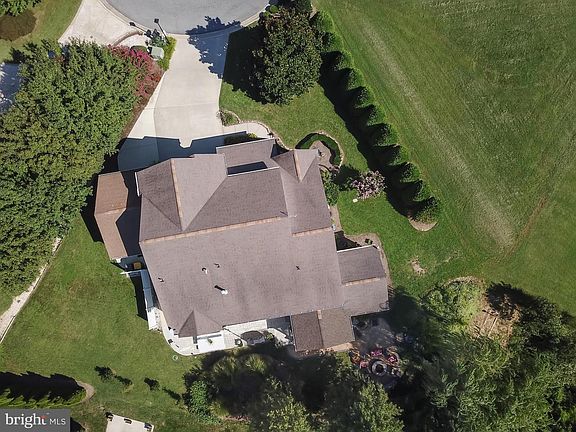 3rd image of 307 Canary Ct