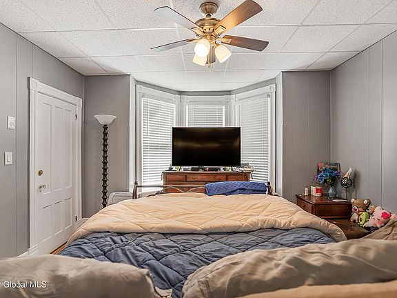 3rd image of 101 Park Ave #2