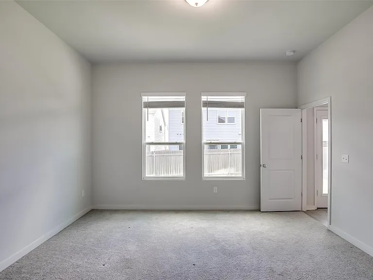 15107 Forum Ave — Photo 20