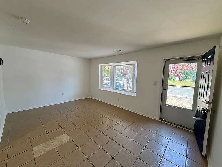 68 Village Dr — Photo 4