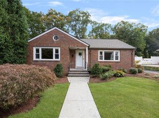 12 Bowen St, Johnston, RI 02919