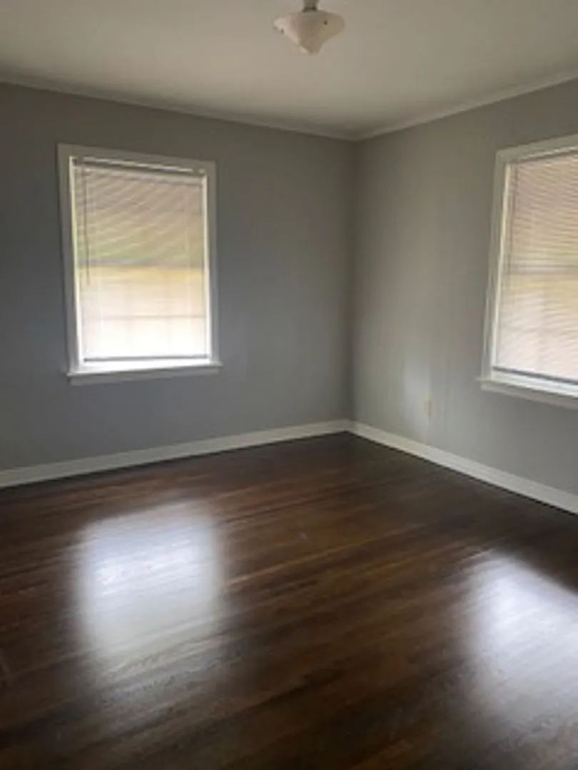 Cute 2BR Bungalow — Photo 4