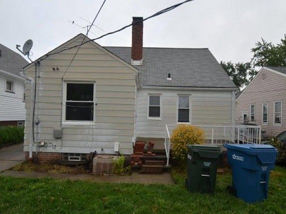 2nd image of 8007 Pinegrove Ave