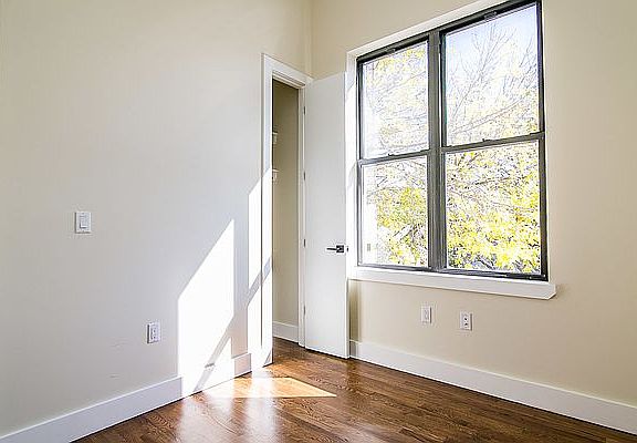 4th image of 565 Evergreen Ave #2A