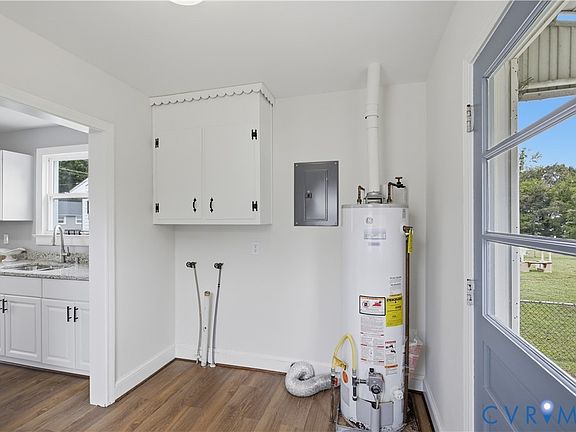 3rd image of 513 Pinehurst Ave