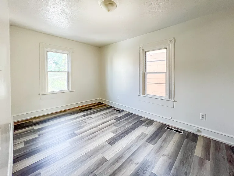 1005 Maplewood Ave — Photo 15