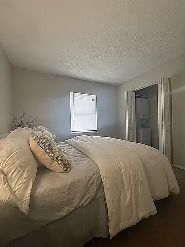 The Apartments at Oak Creek — Photo 13