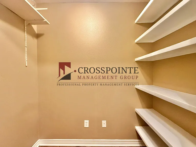 15919 Brittain Ct — Photo 5