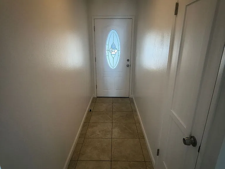 2275 Cypress Ave — Photo 9