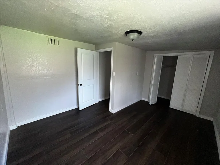 5401 Doolittle Blvd — Photo 8