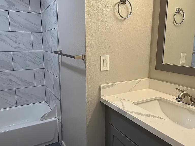 925 SW Holden St #3 — Photo 9